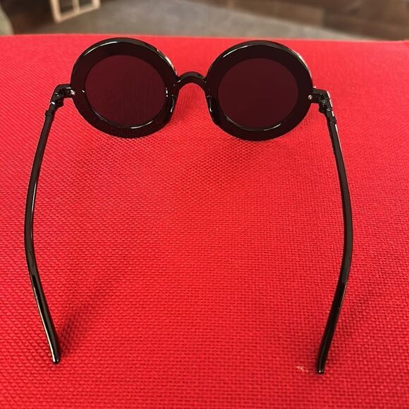 NWT. Stylish round frame glasses with a cute bee emblem SUV protection. main image 10